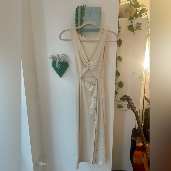 Dresses & Skirts - Cream Cut-Out Dress